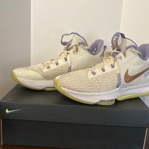 Nike Basketball Shoes